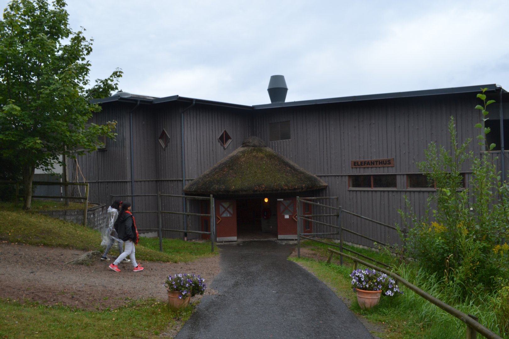 Entrance to the old part of the elephant house