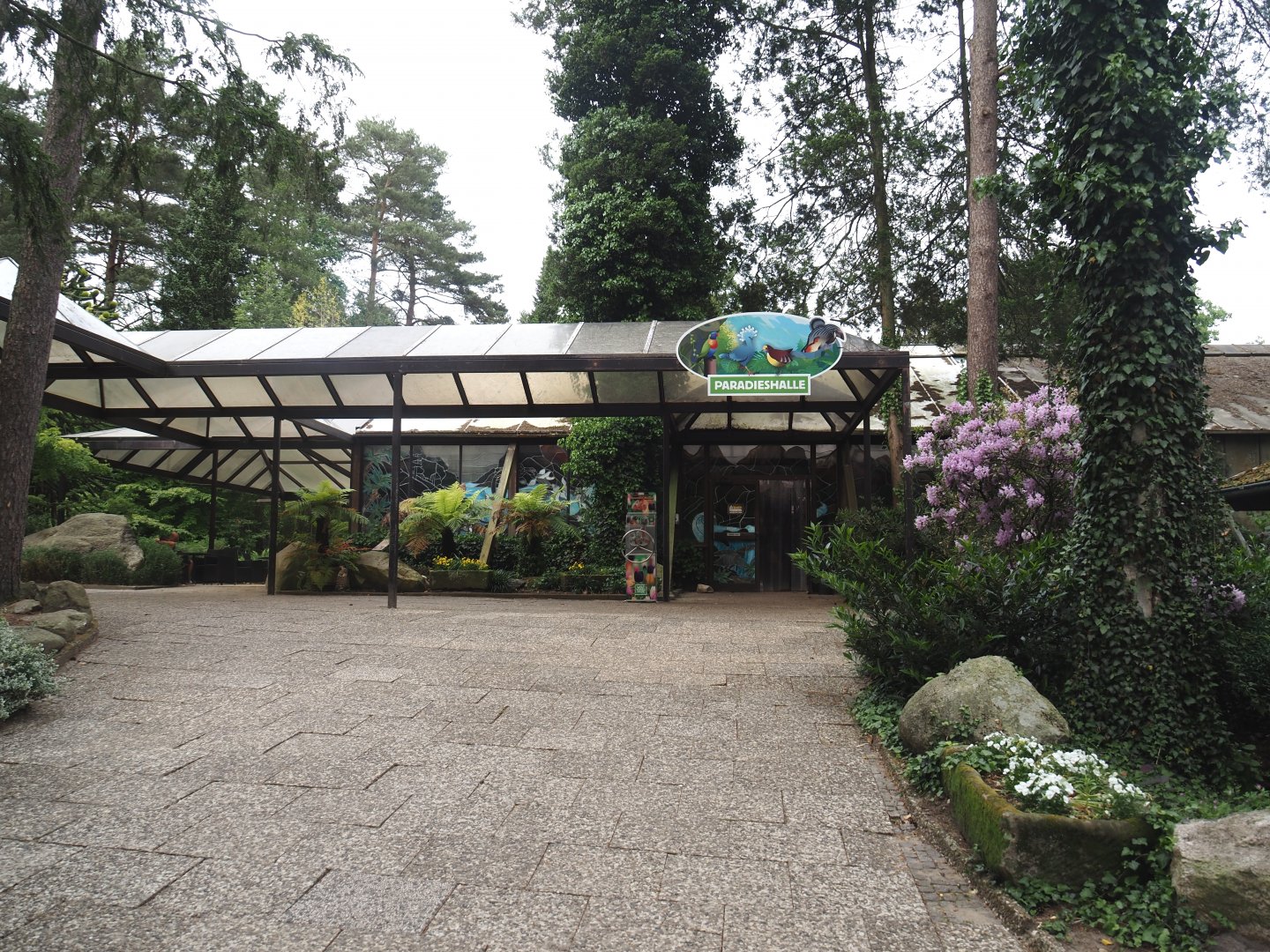 Entrance to the Paradies-Halle and the Toowoomba aviary, 2024-05-21