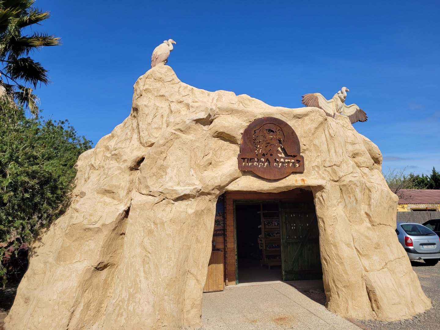 Entrance to the park -Tierra Rapaz (2024)