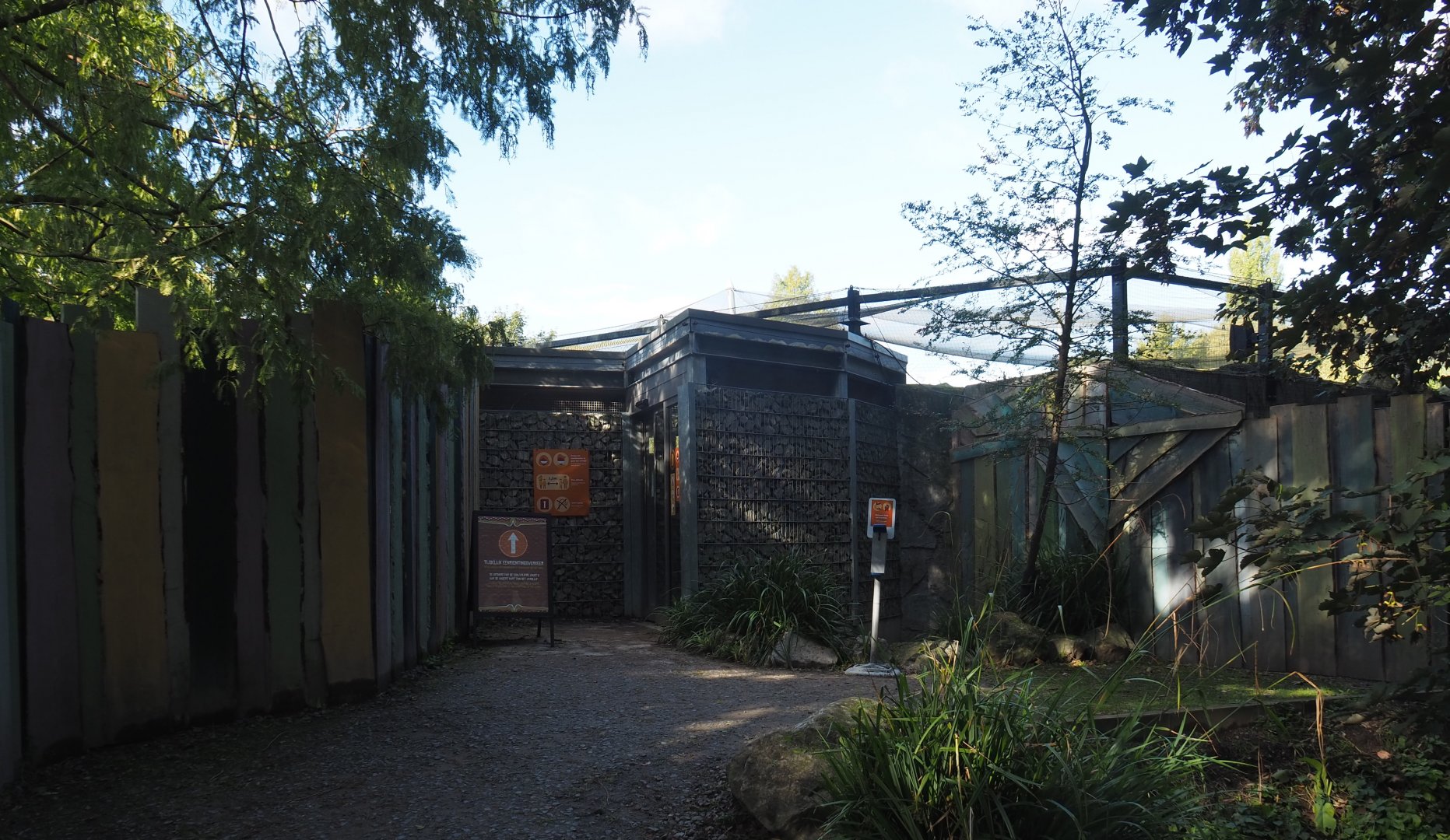 Entrance to the South American aviary, 2020-10-10