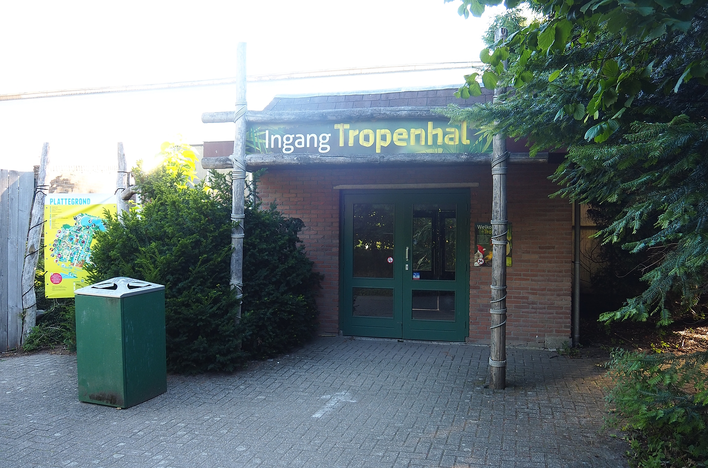 Entrance to the Tropical hall, 2022-08-28