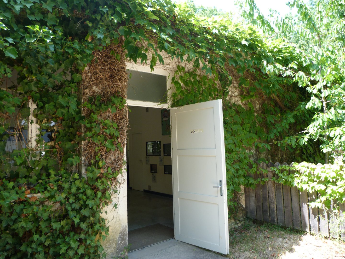 Entrance to the Vivarium -Zoodyssée (2025)