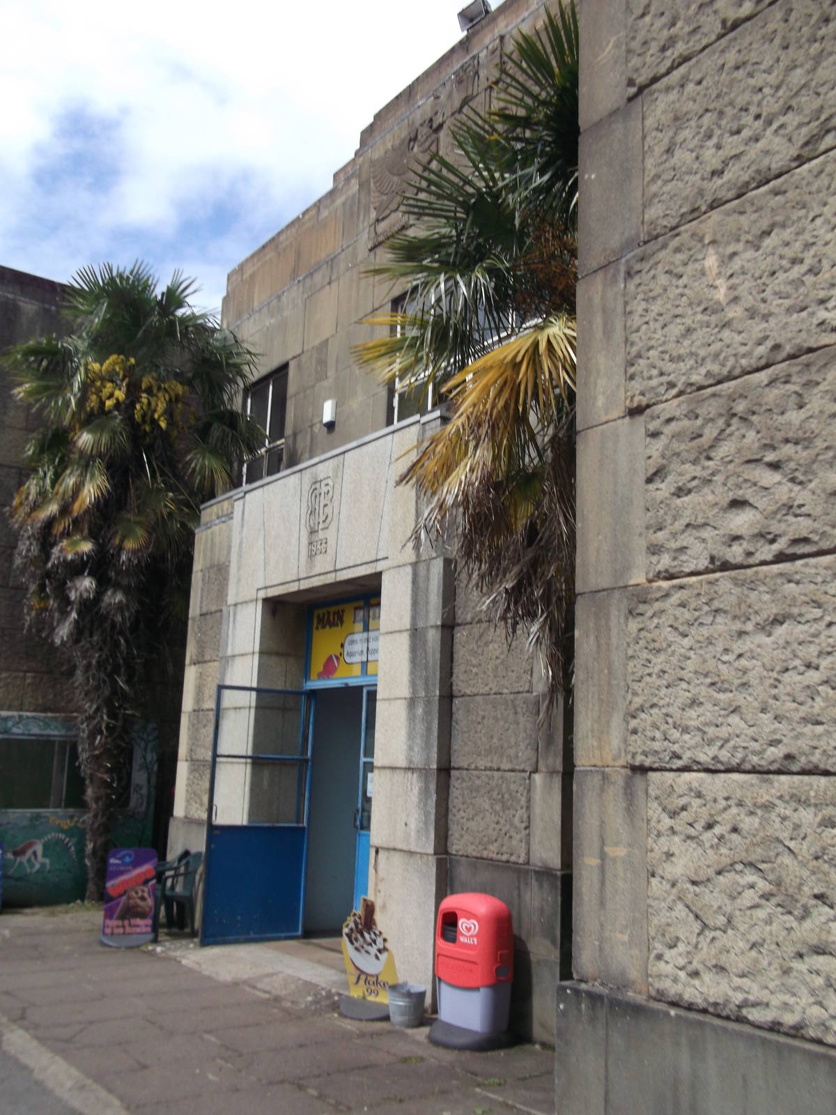 Entrance to Tropical House 12/4/2014