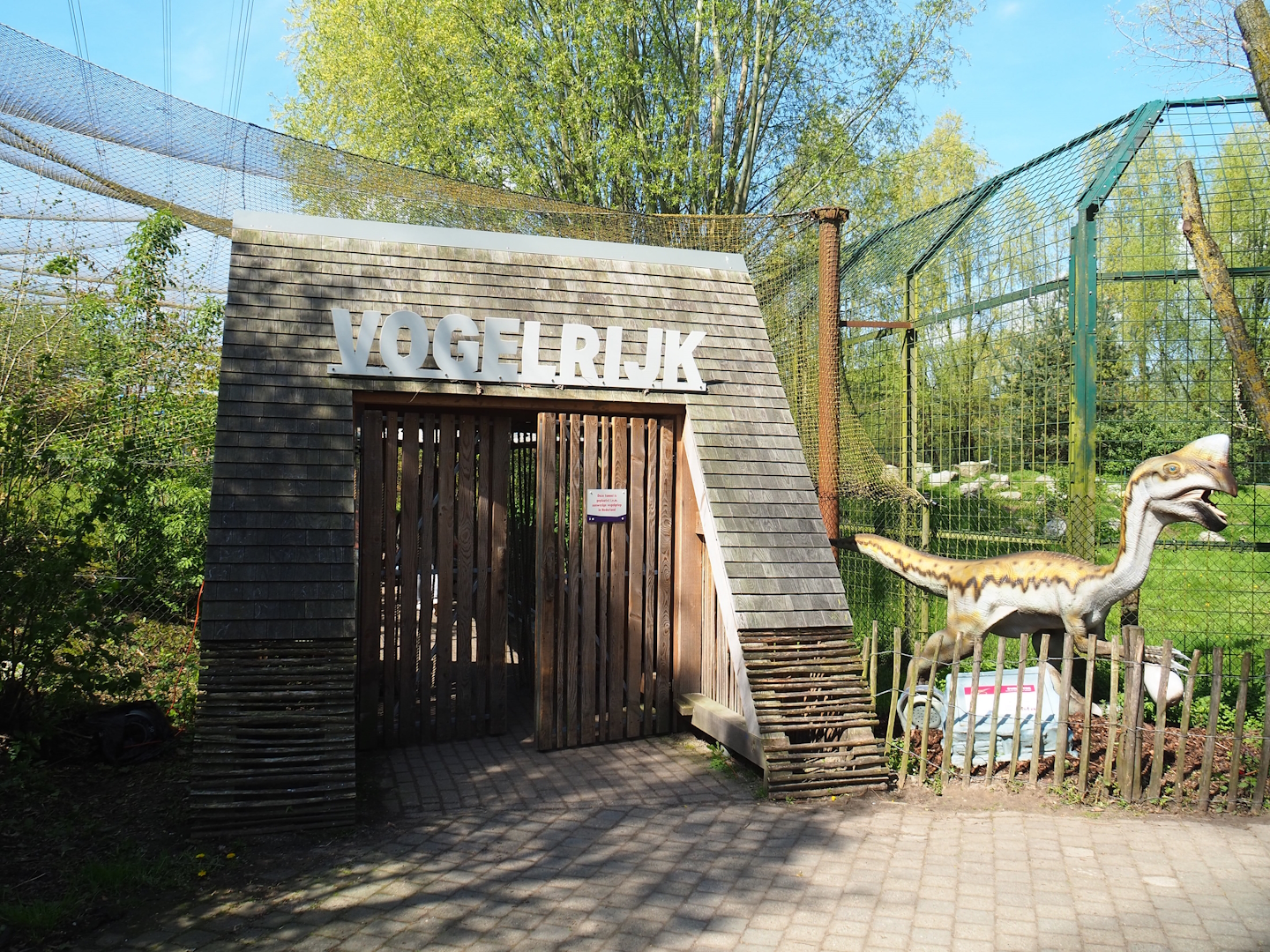 Entrance to Vogelrijk/Bird Kingdom aviary, 2023-04-30