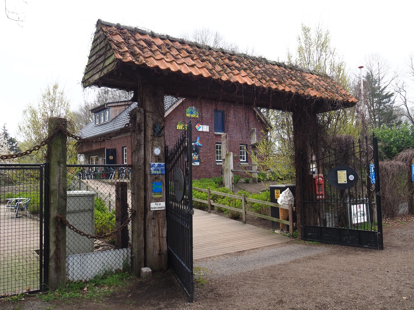 Entrance to Zie-Zoo, 2019-04-09