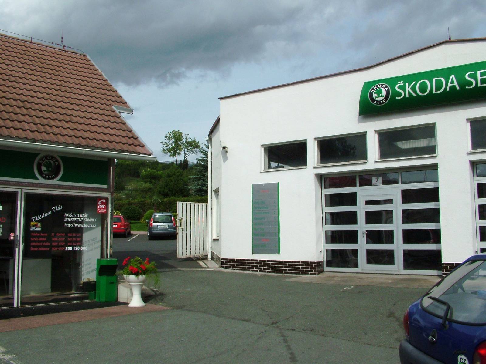 Entrance View at Autocentrum Boura (Dymokury), 26/08/12