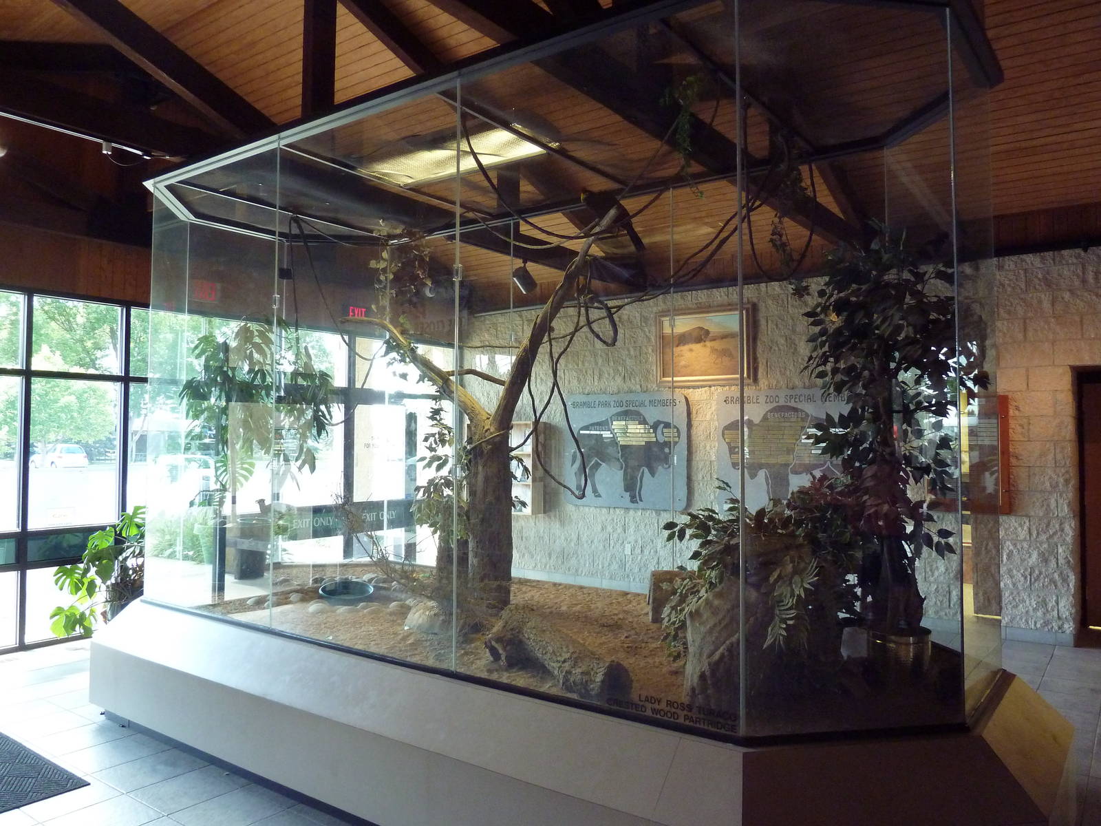 Environmental Center - Bird Aviary (2 Species)