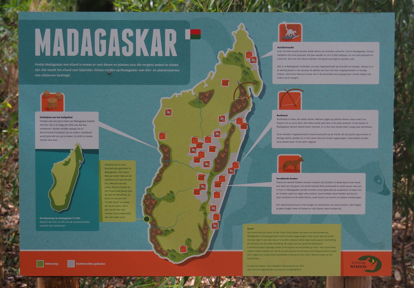 Environmental issues on Madagascar educational sign, 2019-08-11