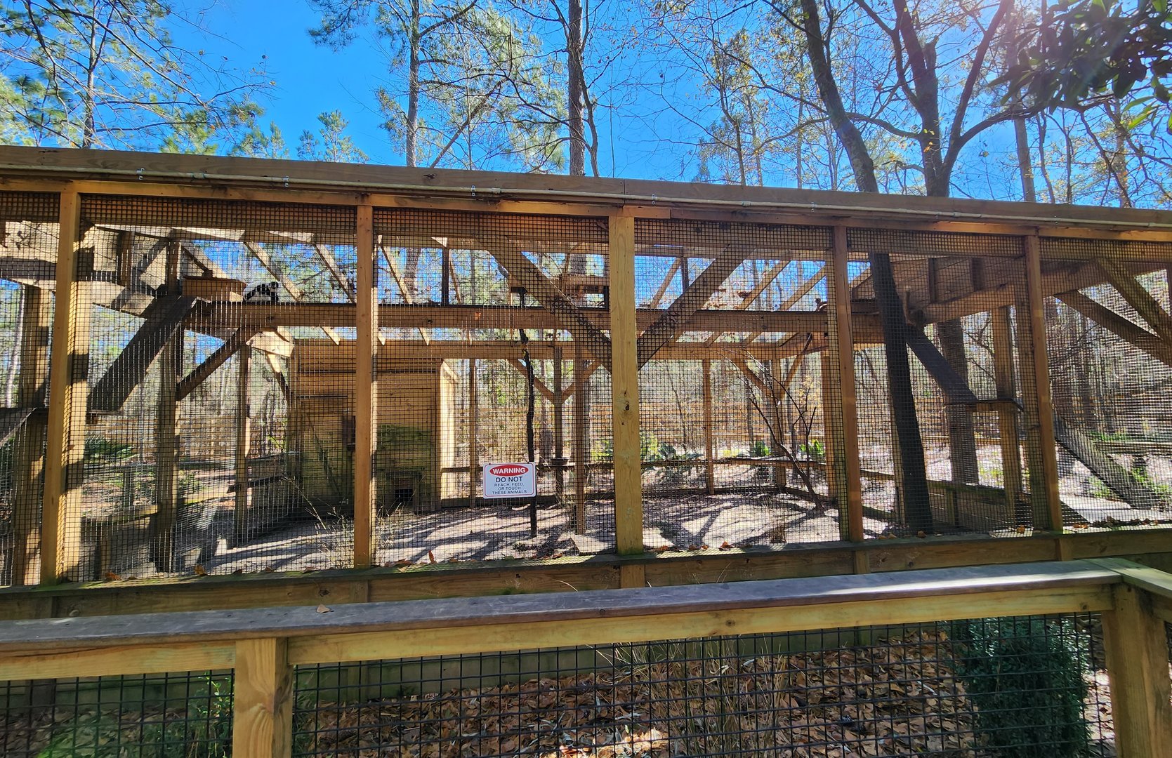 Eudora Wildlife Safari Park - Brown/BW Ruffed Lemur exhibit