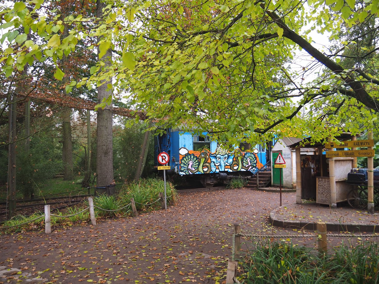 Eurasian spoonbill aviary and Old train car and small Indian train station theming, 2021-11-06