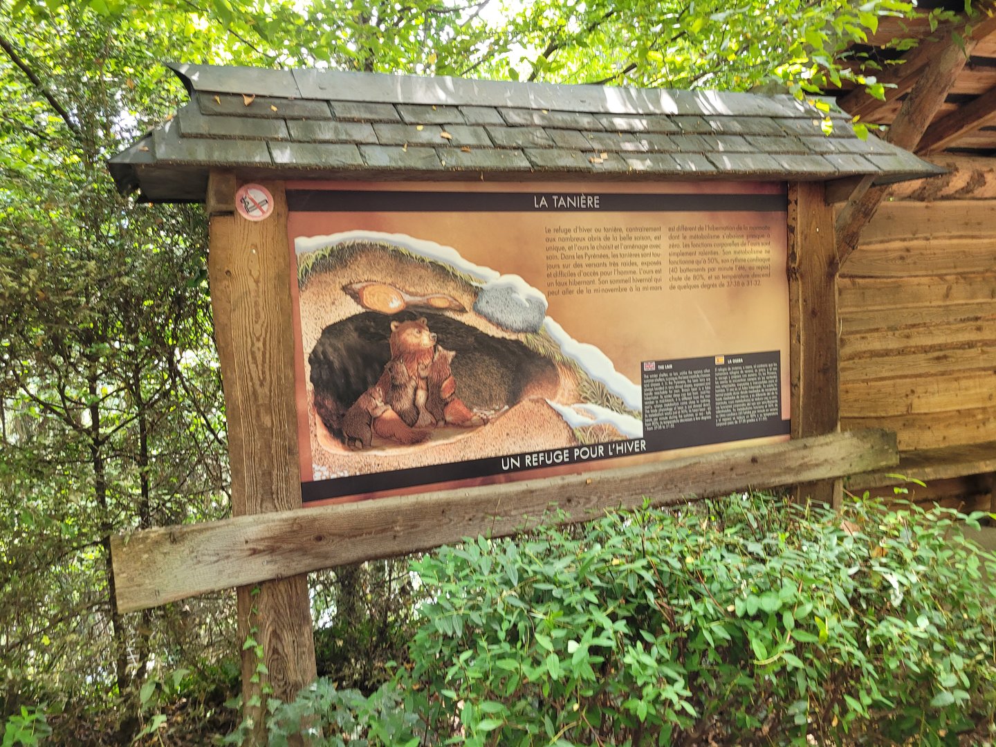 European brown bear sign -Parc Animalier des Pyrénées (2023)