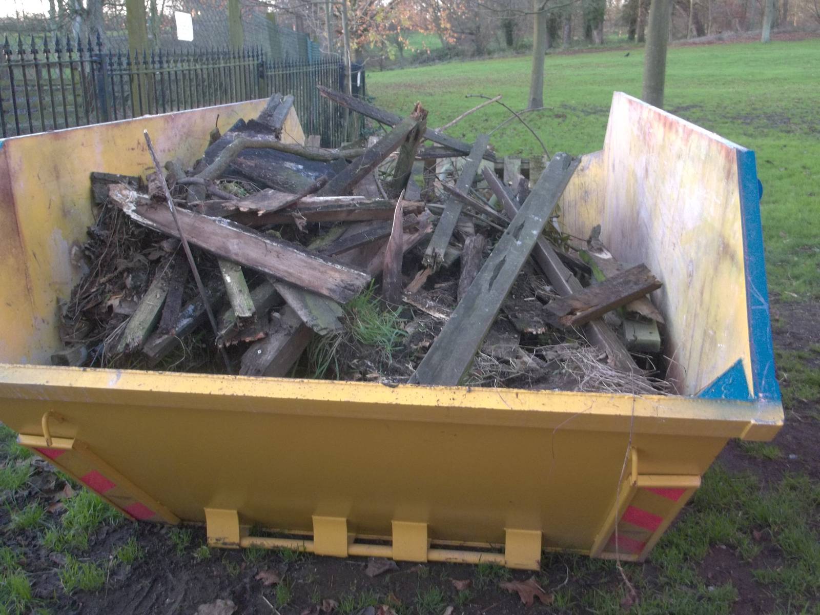 Even more zoo history departing the scene, 5th December 2014