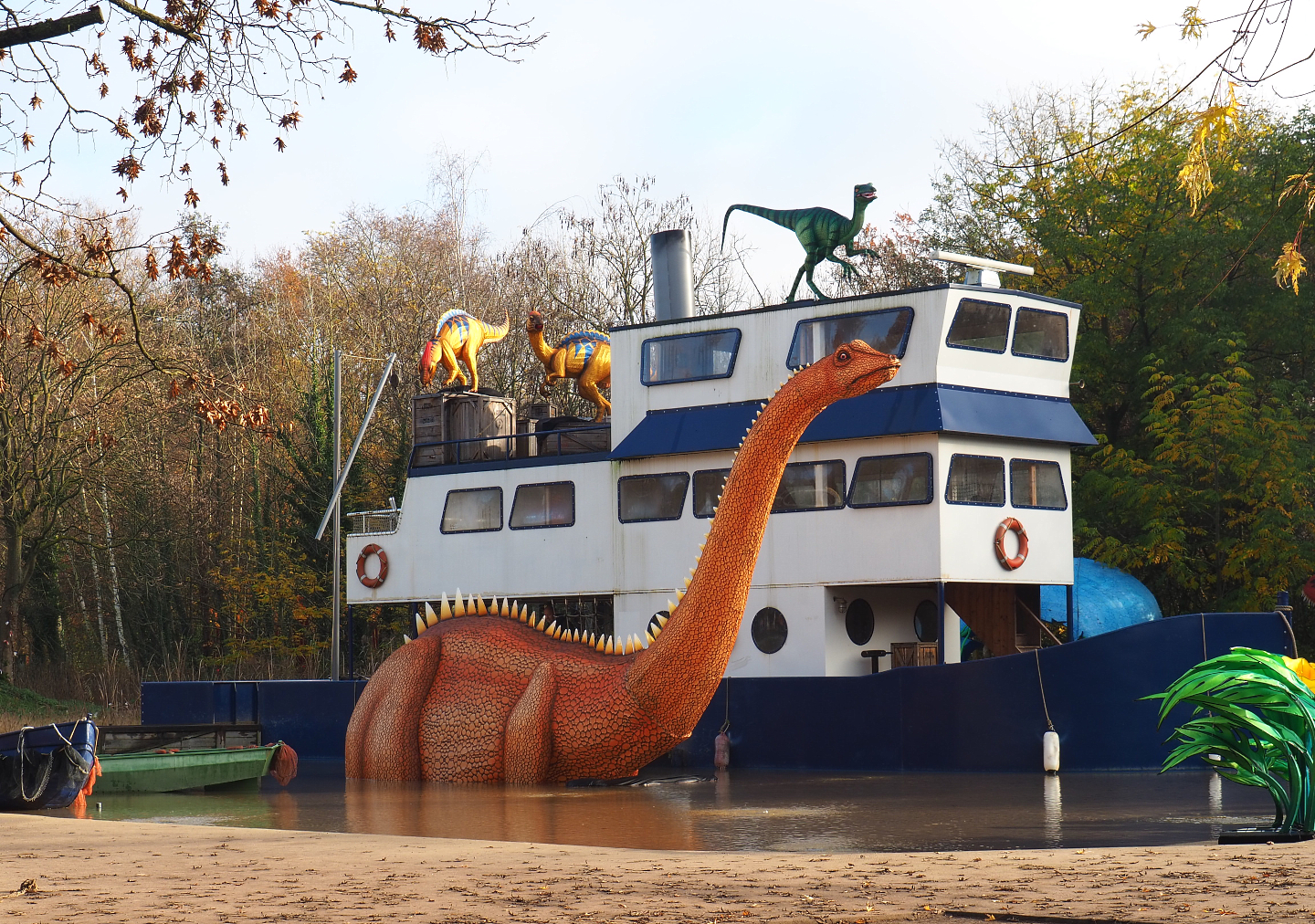 Example of temporary light sculptures for DinoLights winter event, 2021-11-23