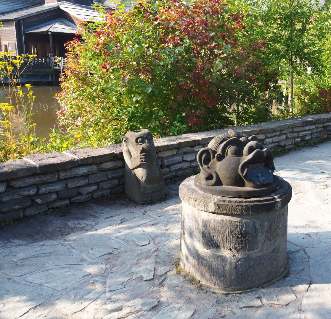 Example of themed ashtray stand and trashcan used throughout the park, 2021-09-02