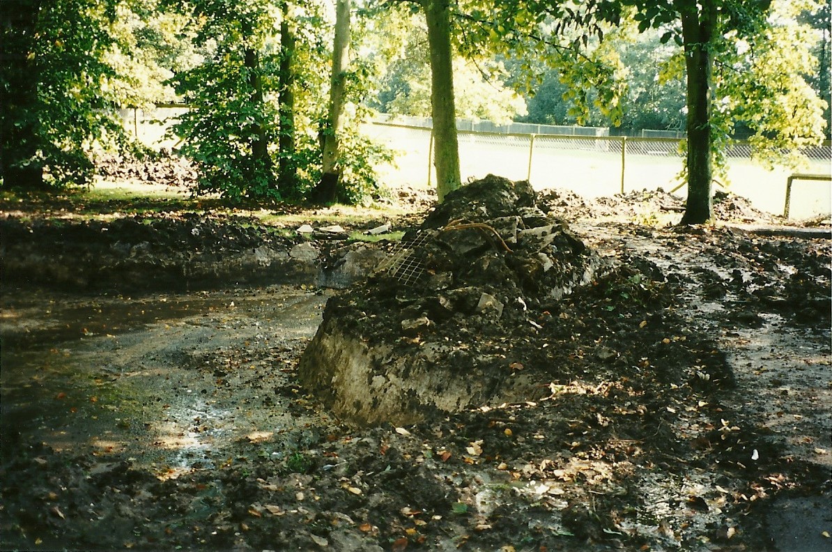 Excavating a pool, 23rd September 2000