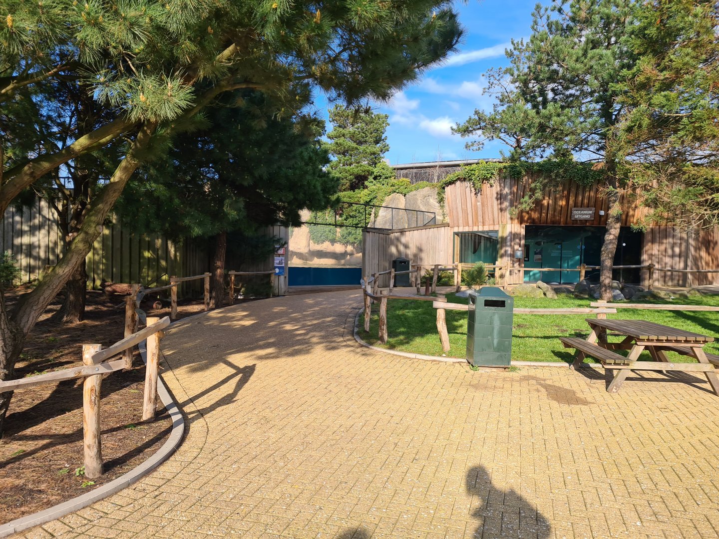 Exit path from Oceanium