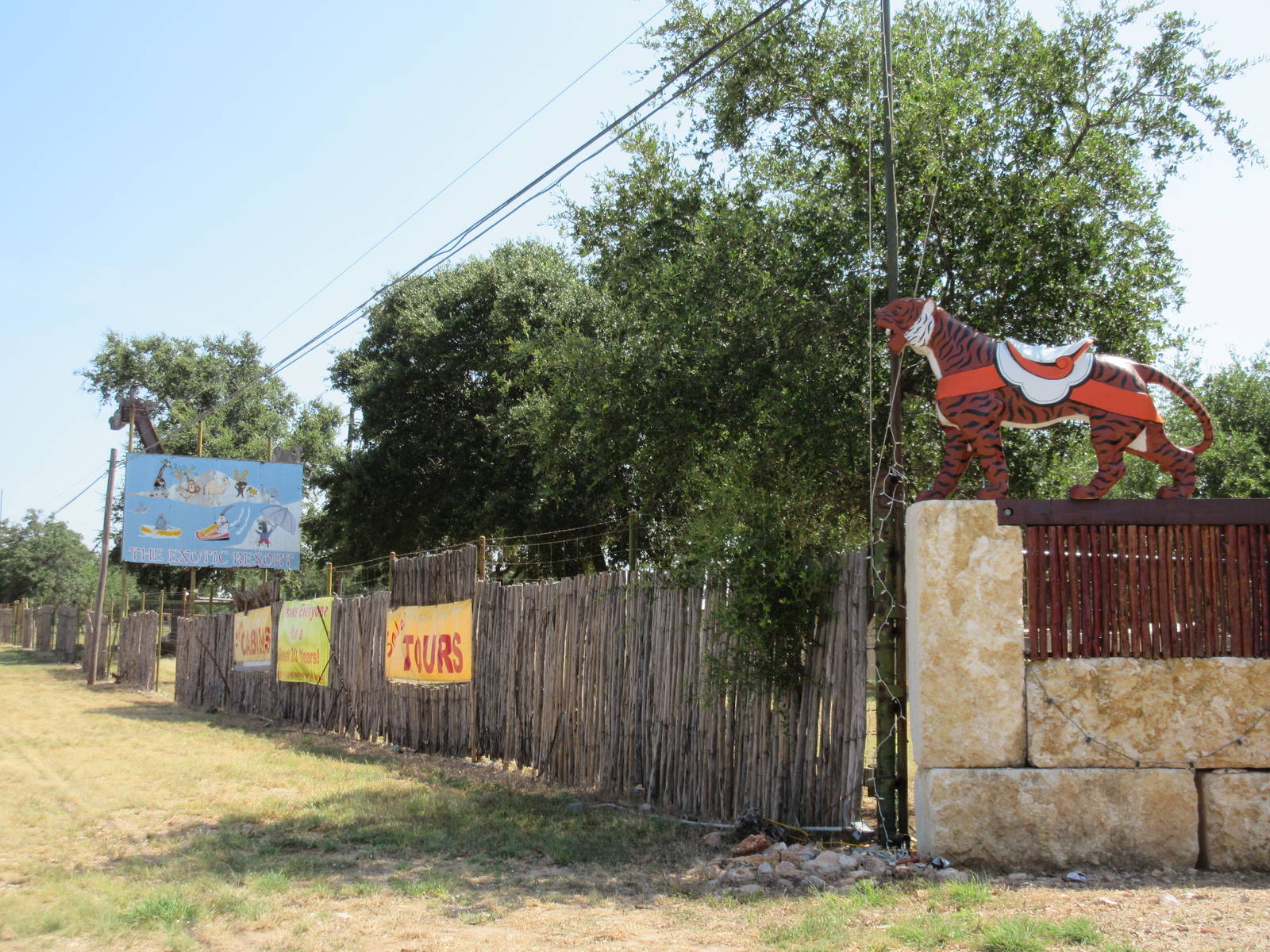 Exotic Resort Zoo (Texas) - Entrance