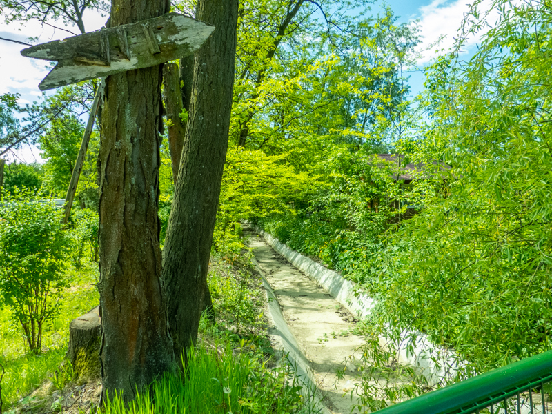 exp. former enclosure of Asian black bear
