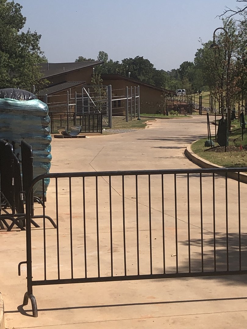 Expedition Africa Giraffe Holding Building