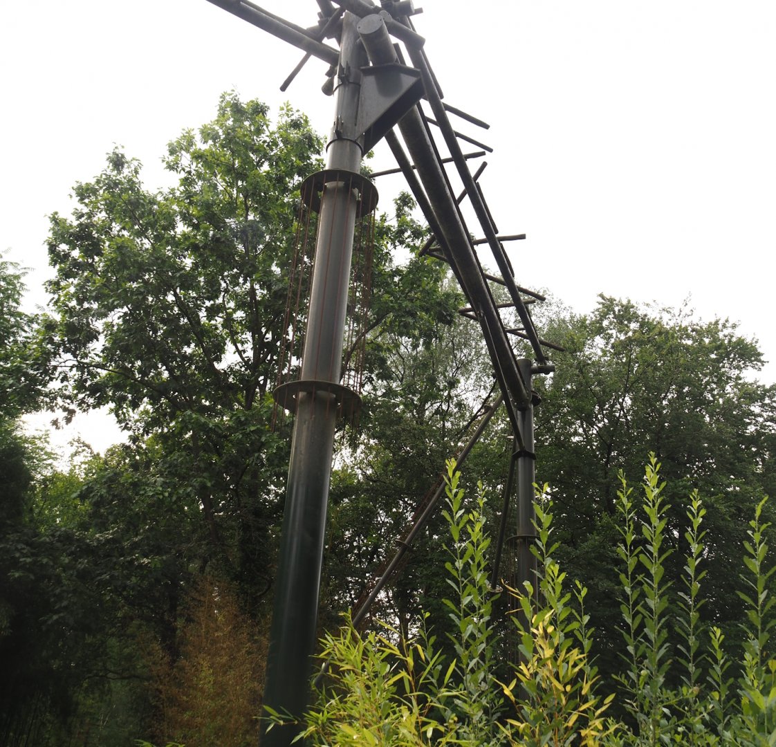Extendable monkey bridge between Javan langur exhibit and Bornean orangutan islands, 2024-08-18