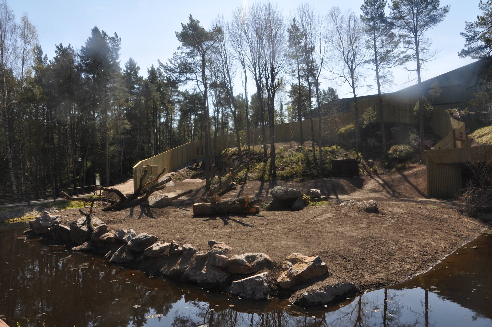 Extended gorilla enclosure
