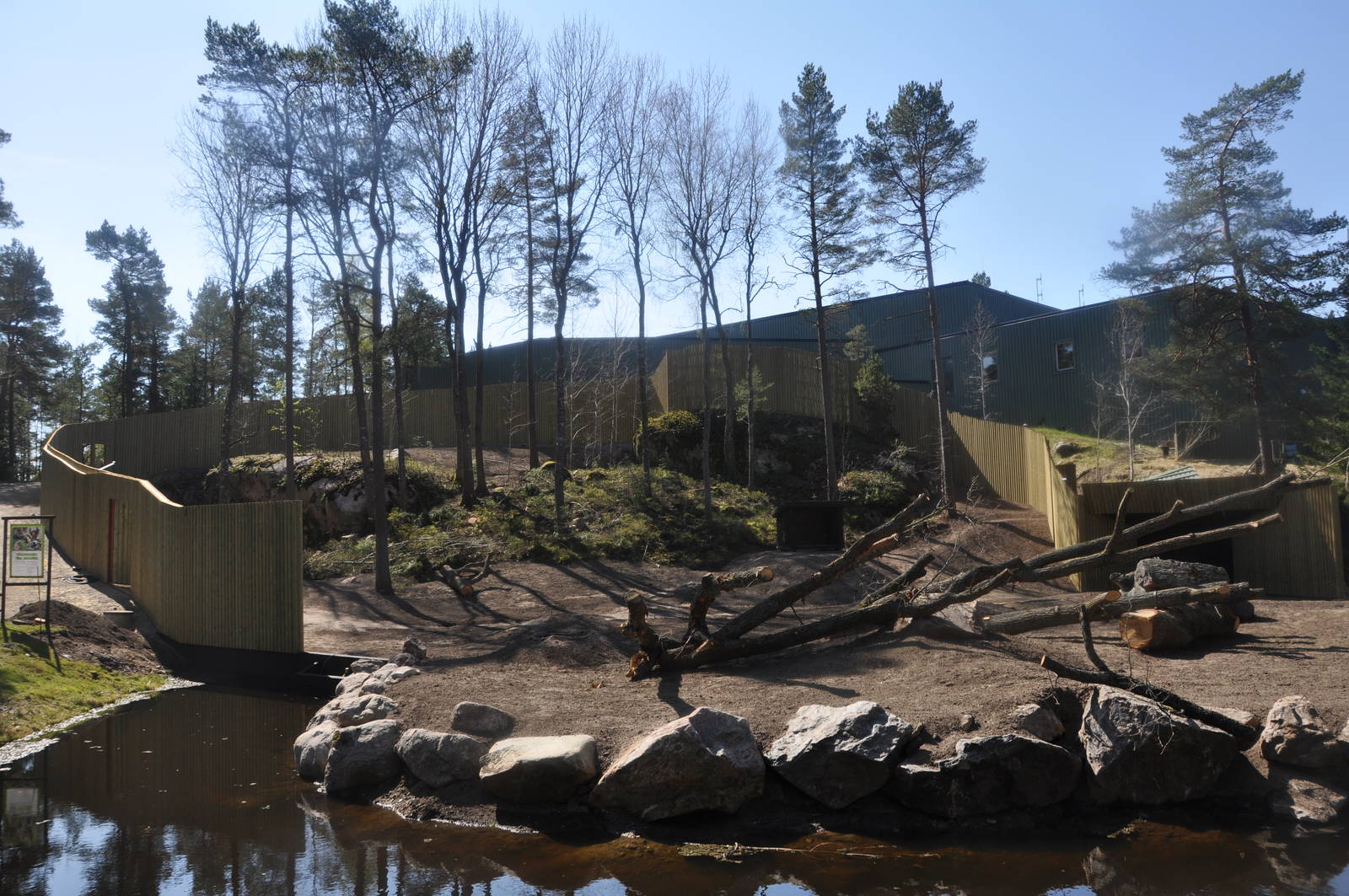 Extended gorilla enclosure