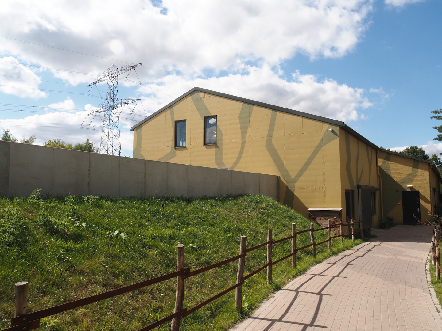 Extension of Asian elephant house - Bull stable exterior, 2025-08-24