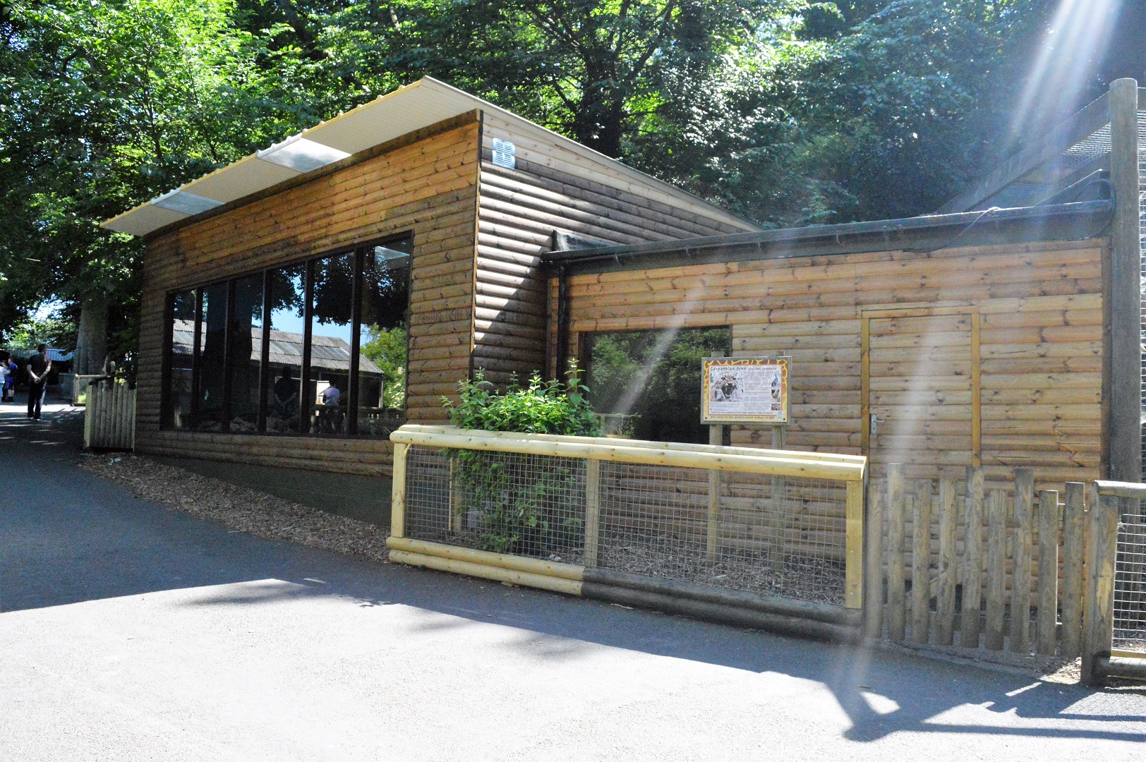 Extension to lynx house