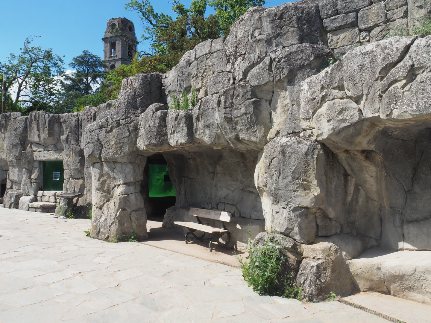 Exterior of the Cape fur seal exhibit with access to underwater viewing areas, 2022-06-28