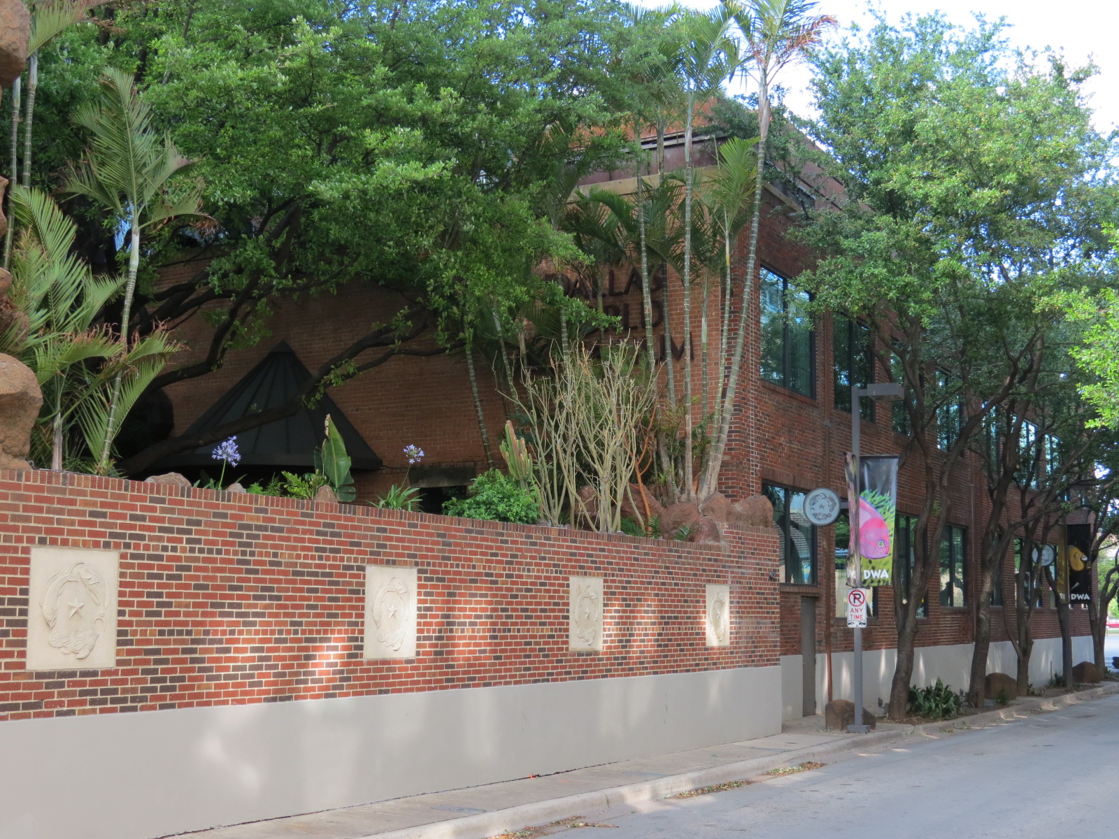 Exterior - Outdoor Courtyard Wall
