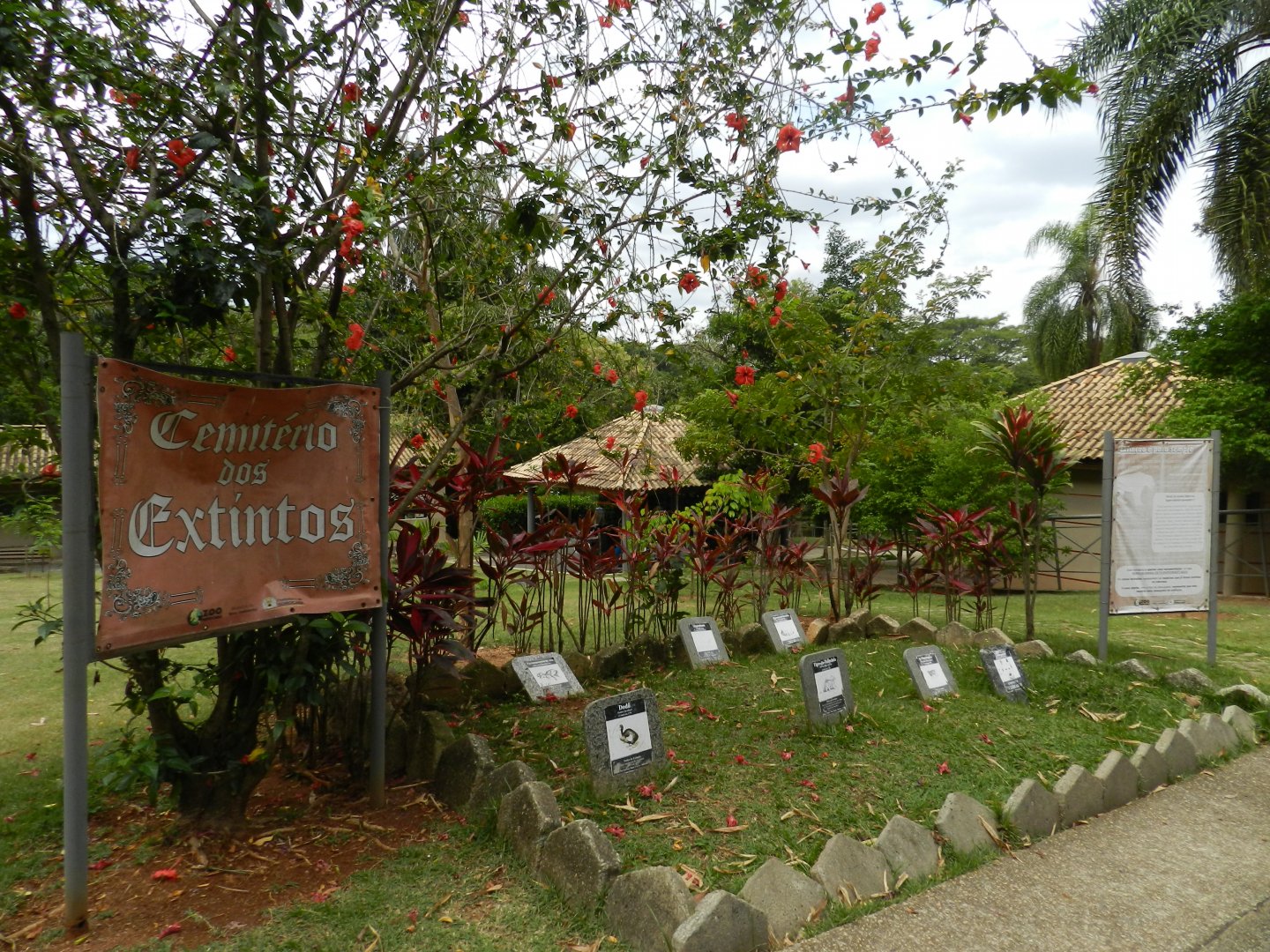Extinct species cementery - Sorocaba zoo (PZMQB)