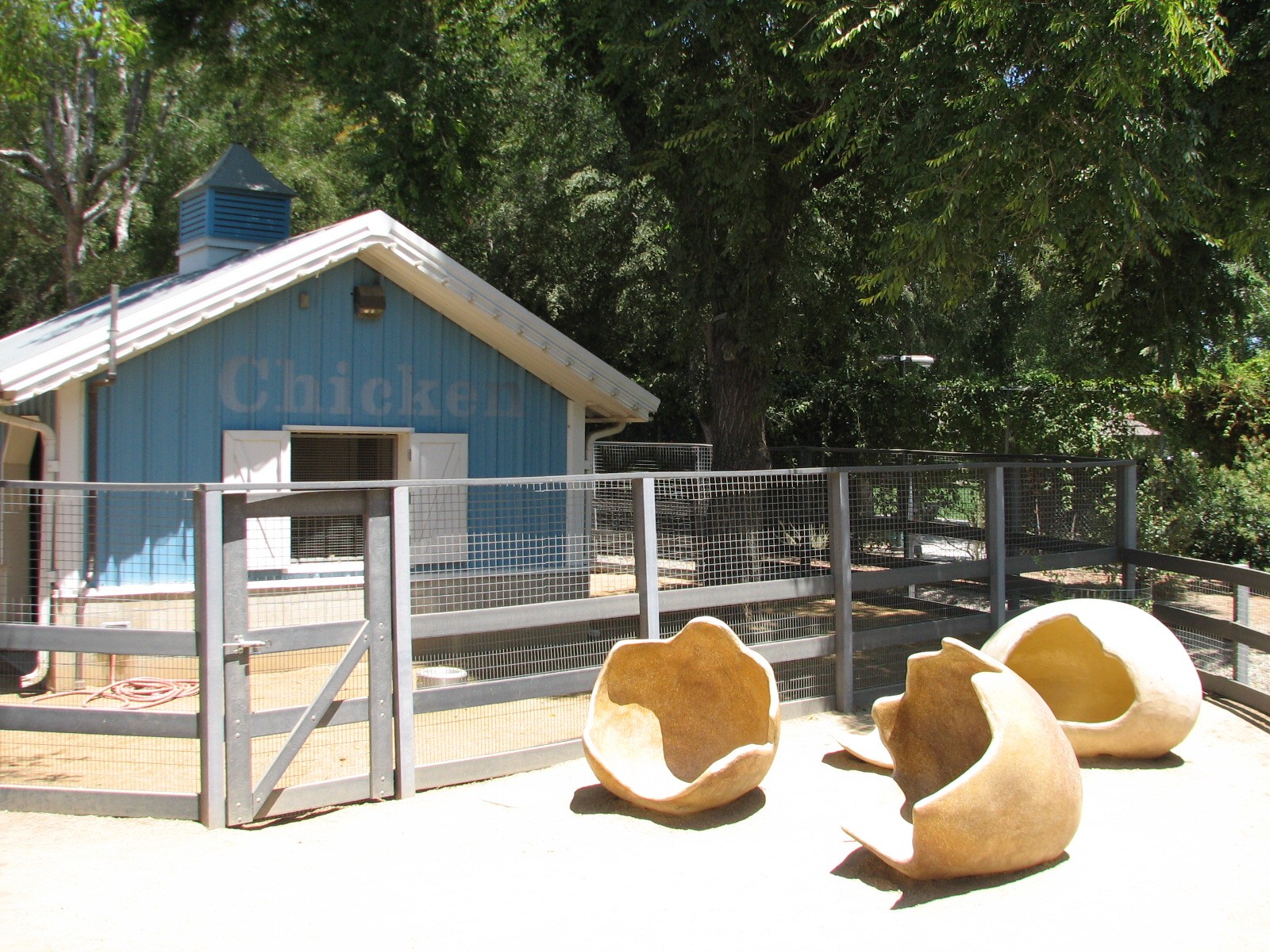Family Farm - Chicken Shed and Pen