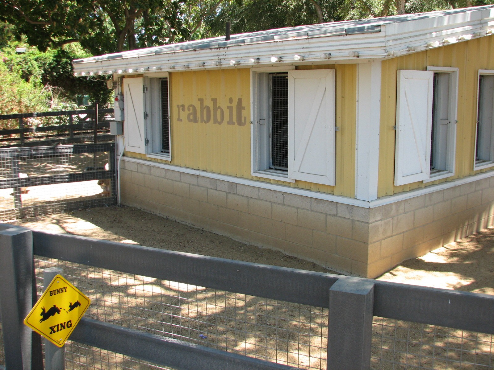 Family Farm - Rabbit Shed and Pen