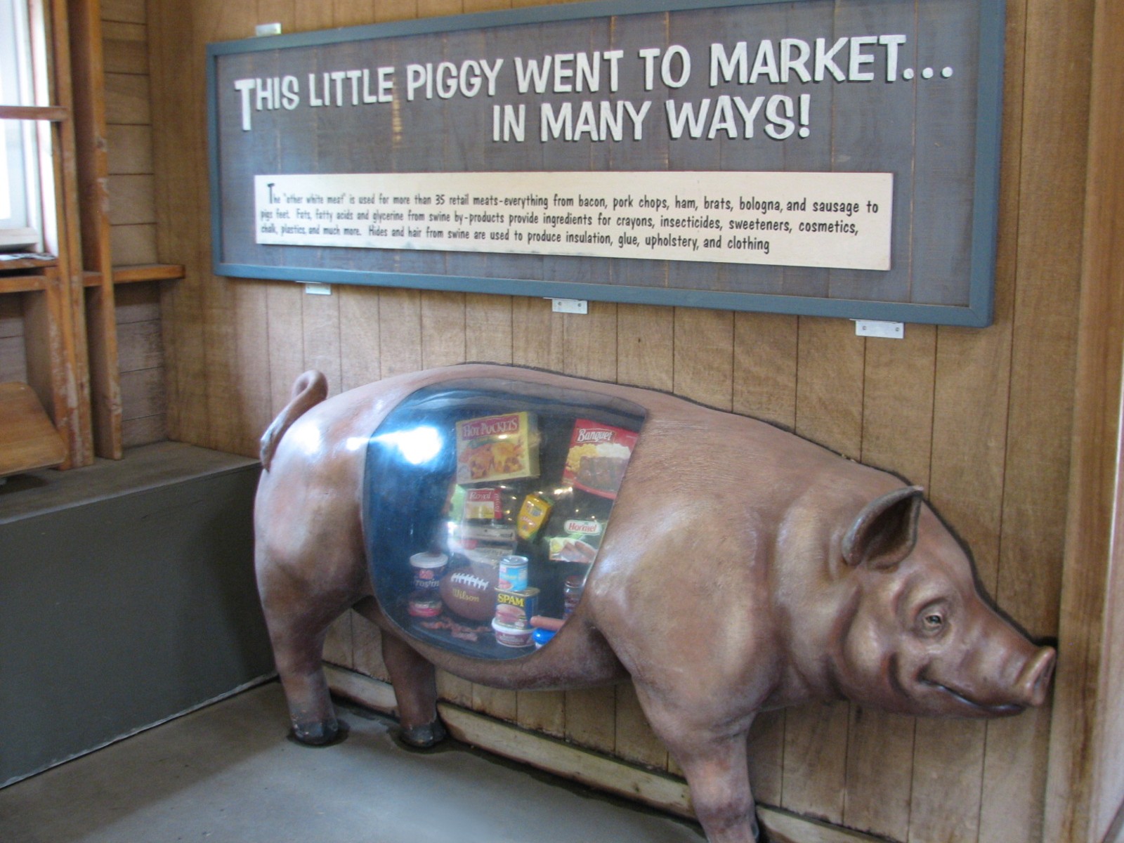 Family Farm - Swine Barn Display