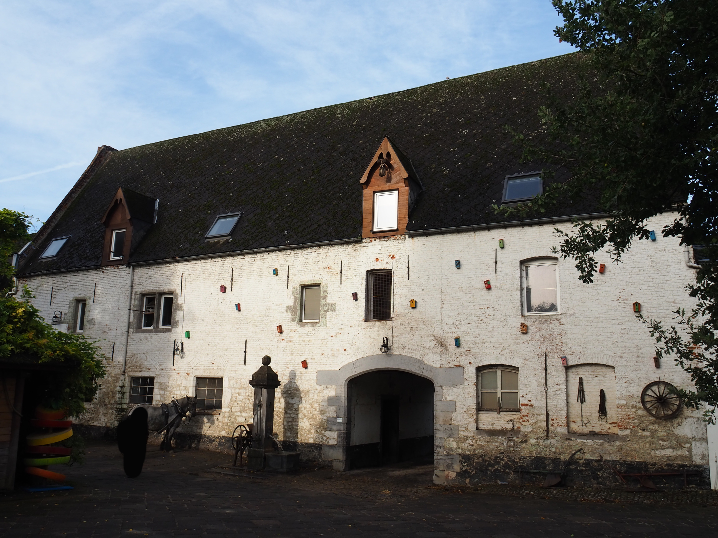Farm animal stable building - With passageway to the raptor area, 2019-10-04