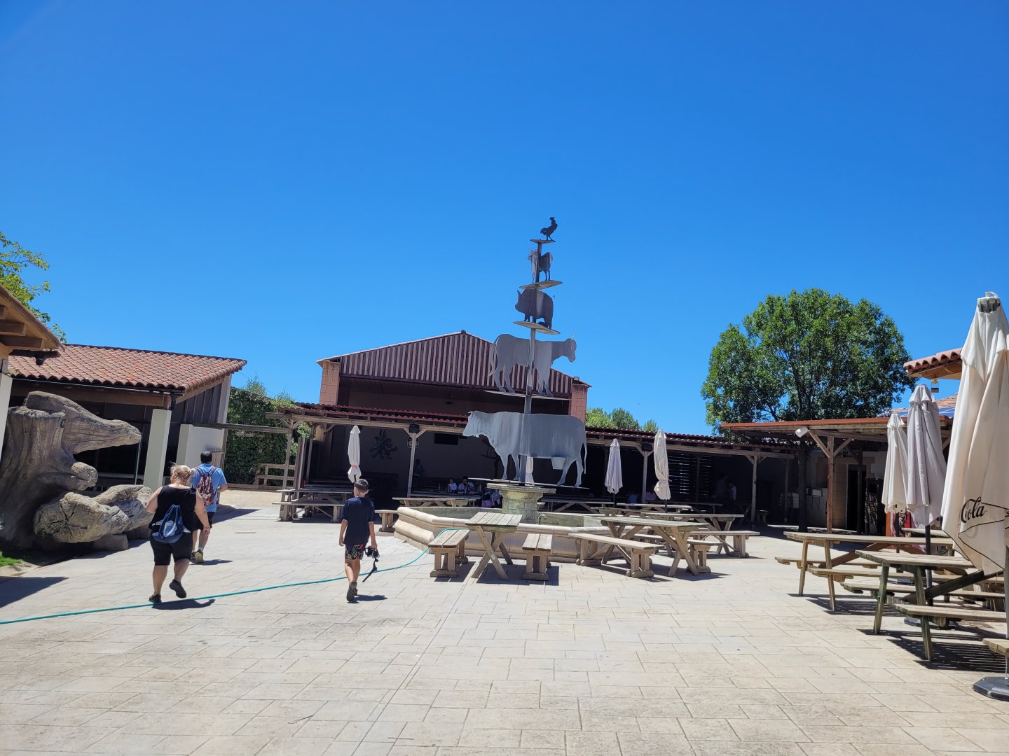 Farm area in "Aves" -Sendaviva (2024)