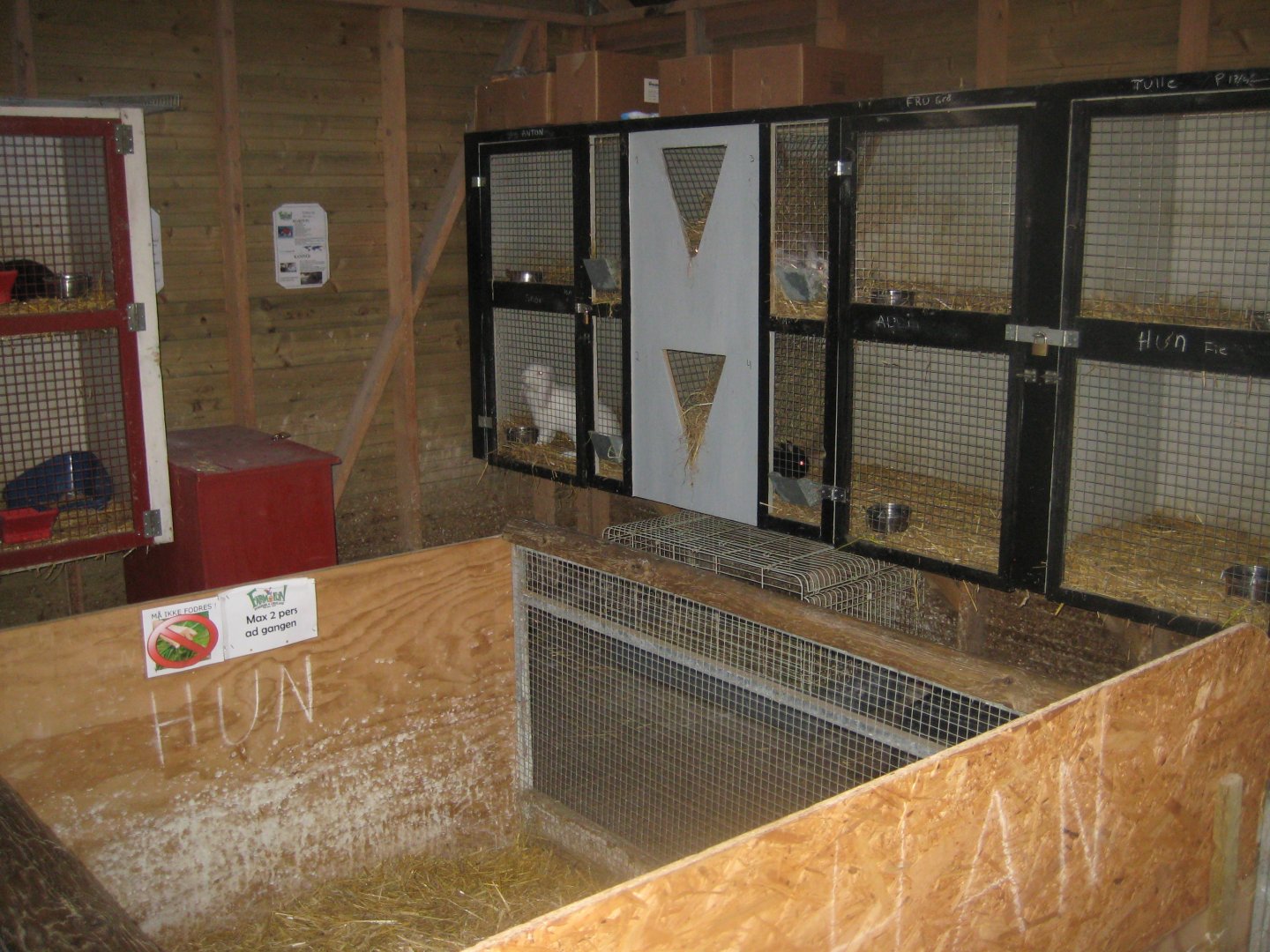 Farm Fun - Rabbit house