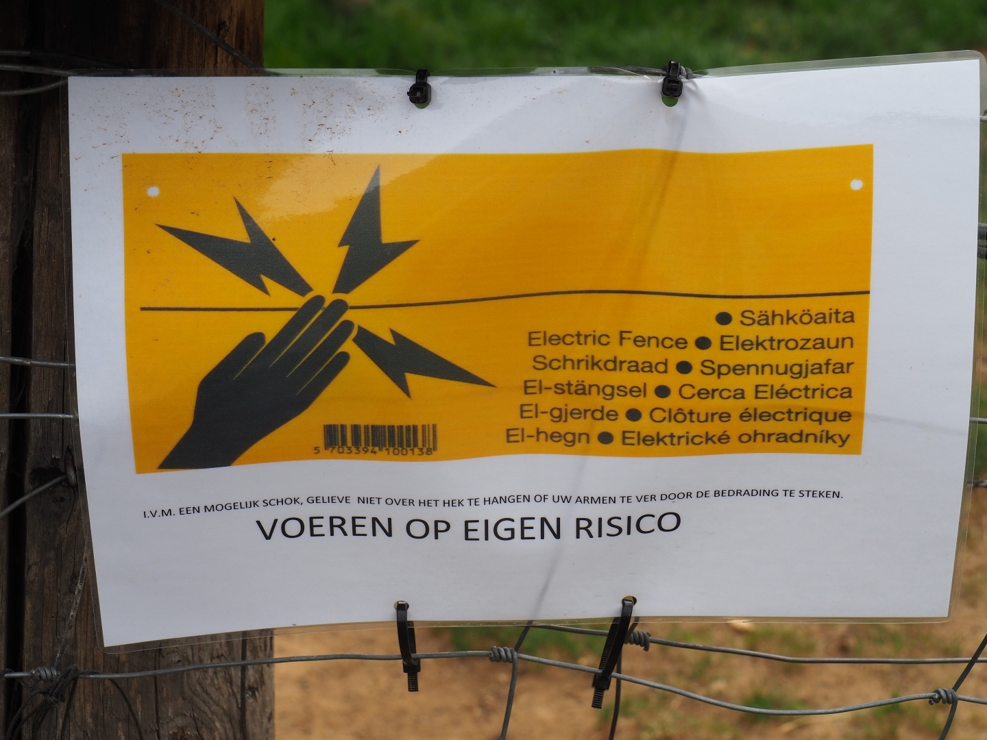 Feed at your own risk - Electric fence sign (Aug 28th, 2018)