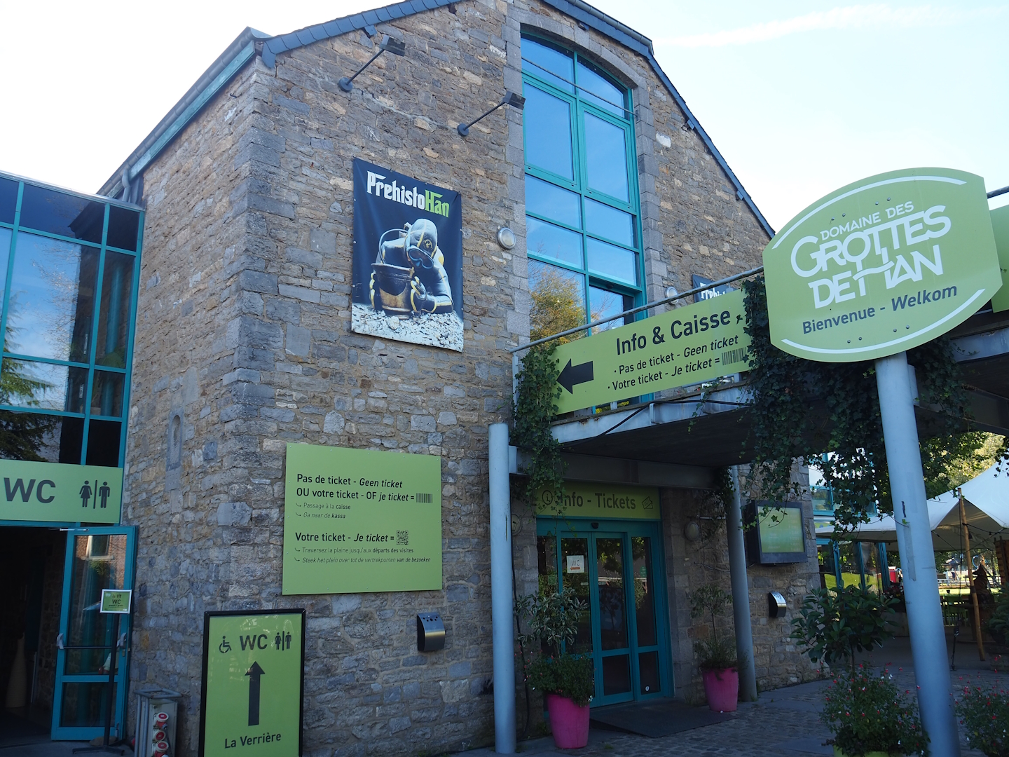 Ferme du Dry Hamptay - Renovated farm building with ticket offices, shop, food stand and PrehistoHan museum, 2023-09-26