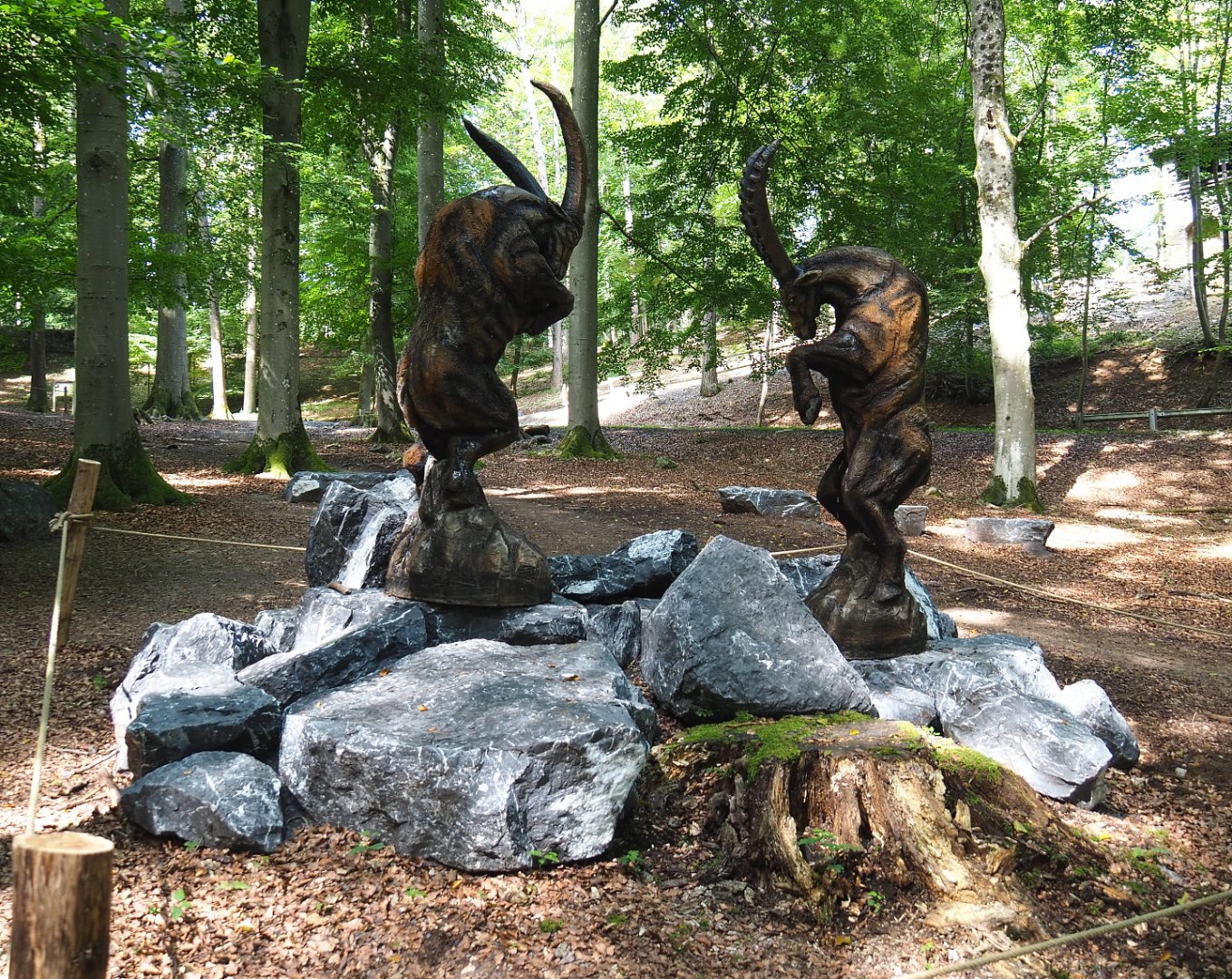 Fighting Alpine ibexes wood carvings, 2021-08-15