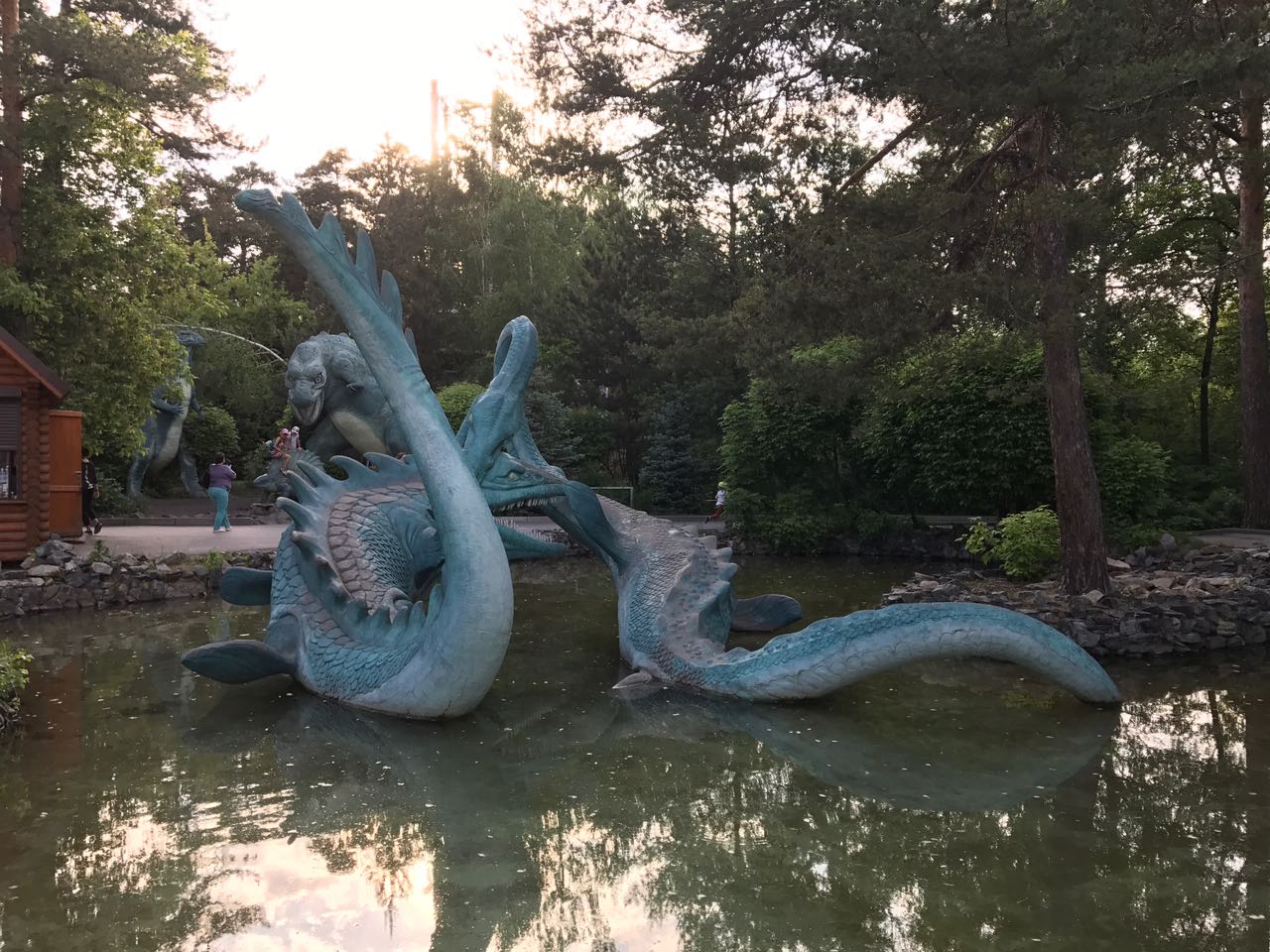 Fighting marine reptiles