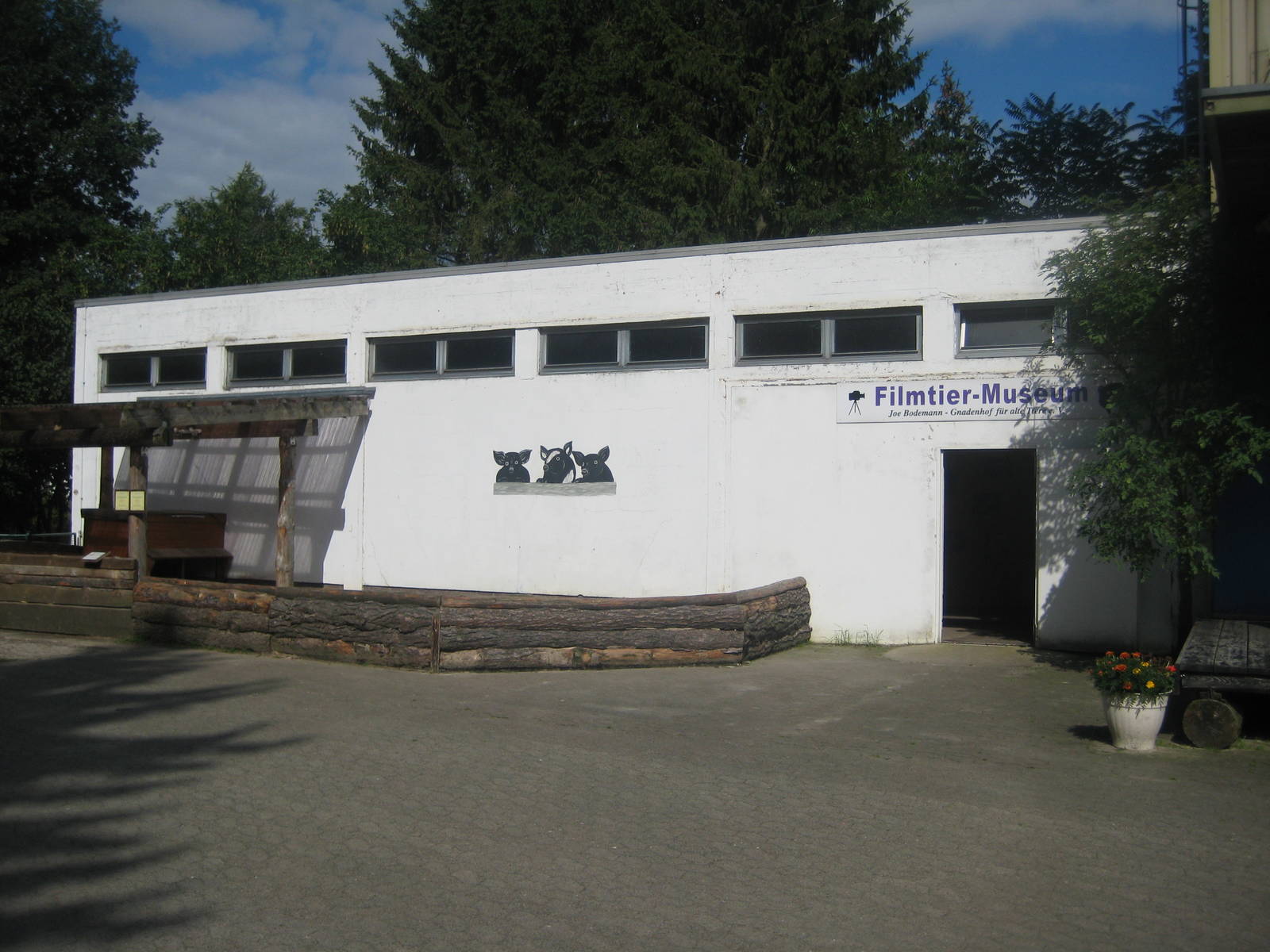 Filmtierpark - Exhibition building