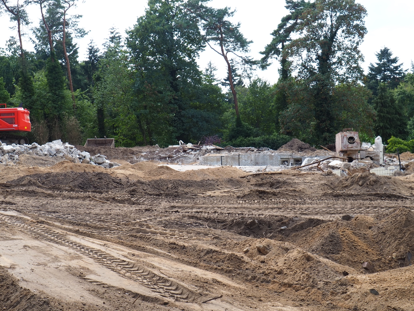 Final remains of the old ape house (Sep 16th, 2018)