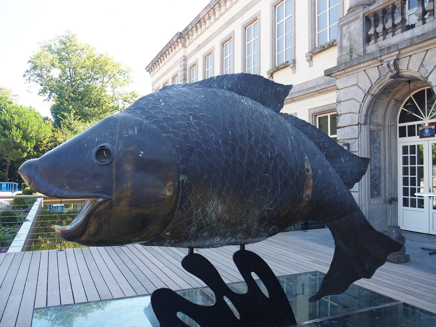 Fish statue outside the aquarium building, 2021-09-03