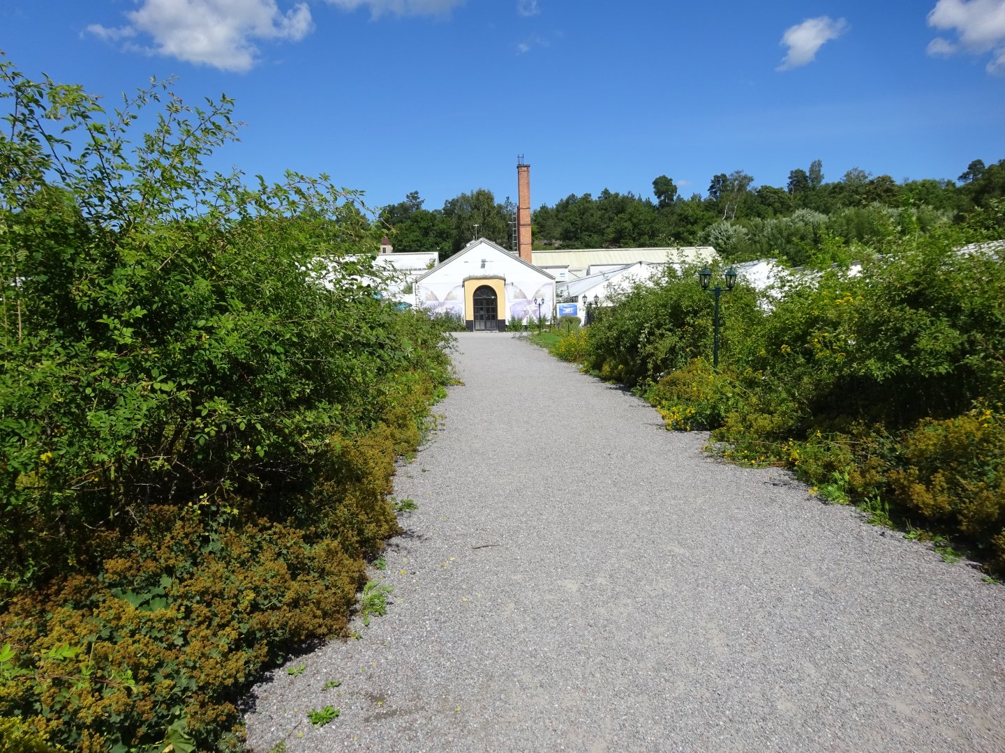 Fjärilshuset - Path leading toward entrance