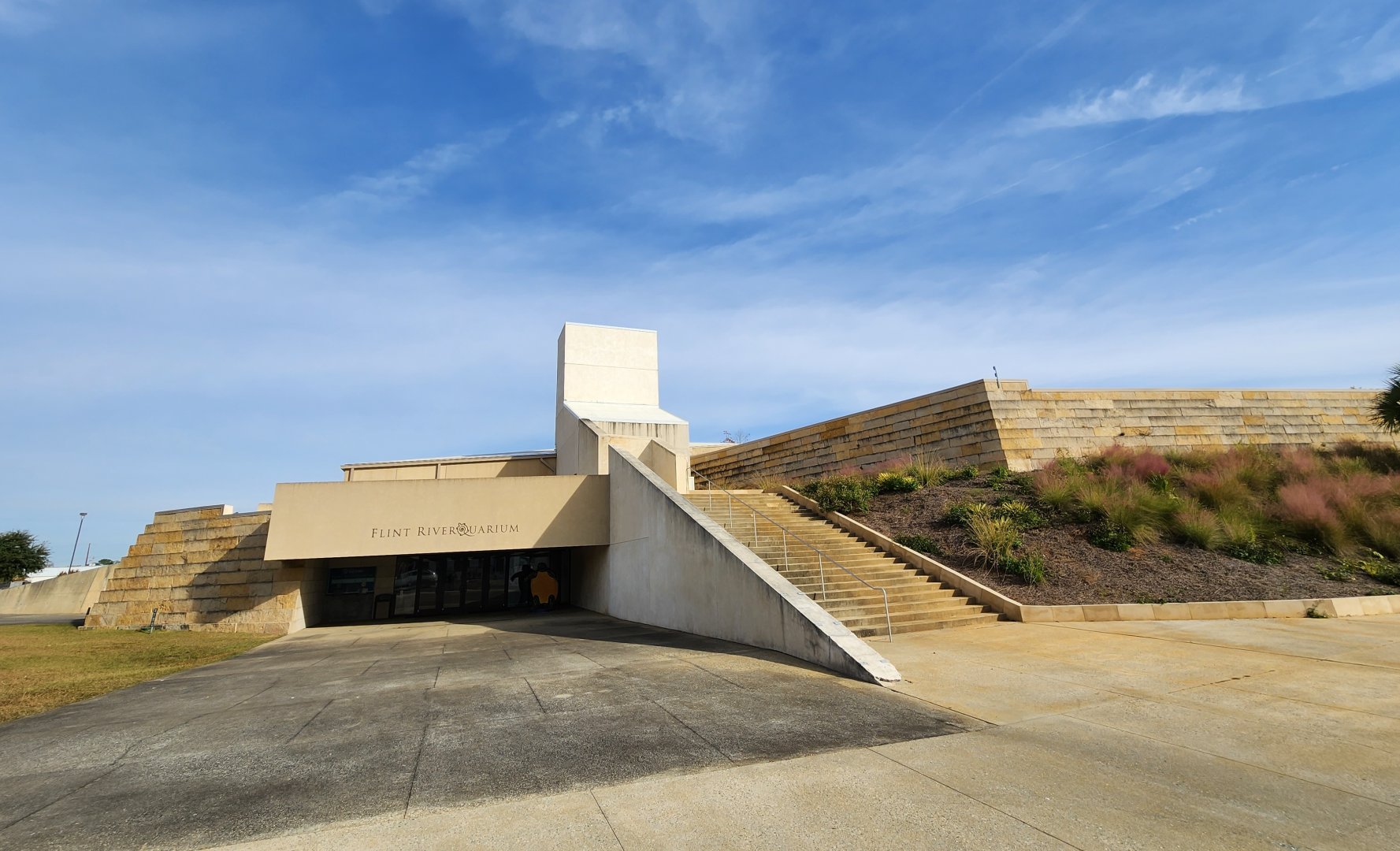 Flint RiverQuarium - Building Entrance