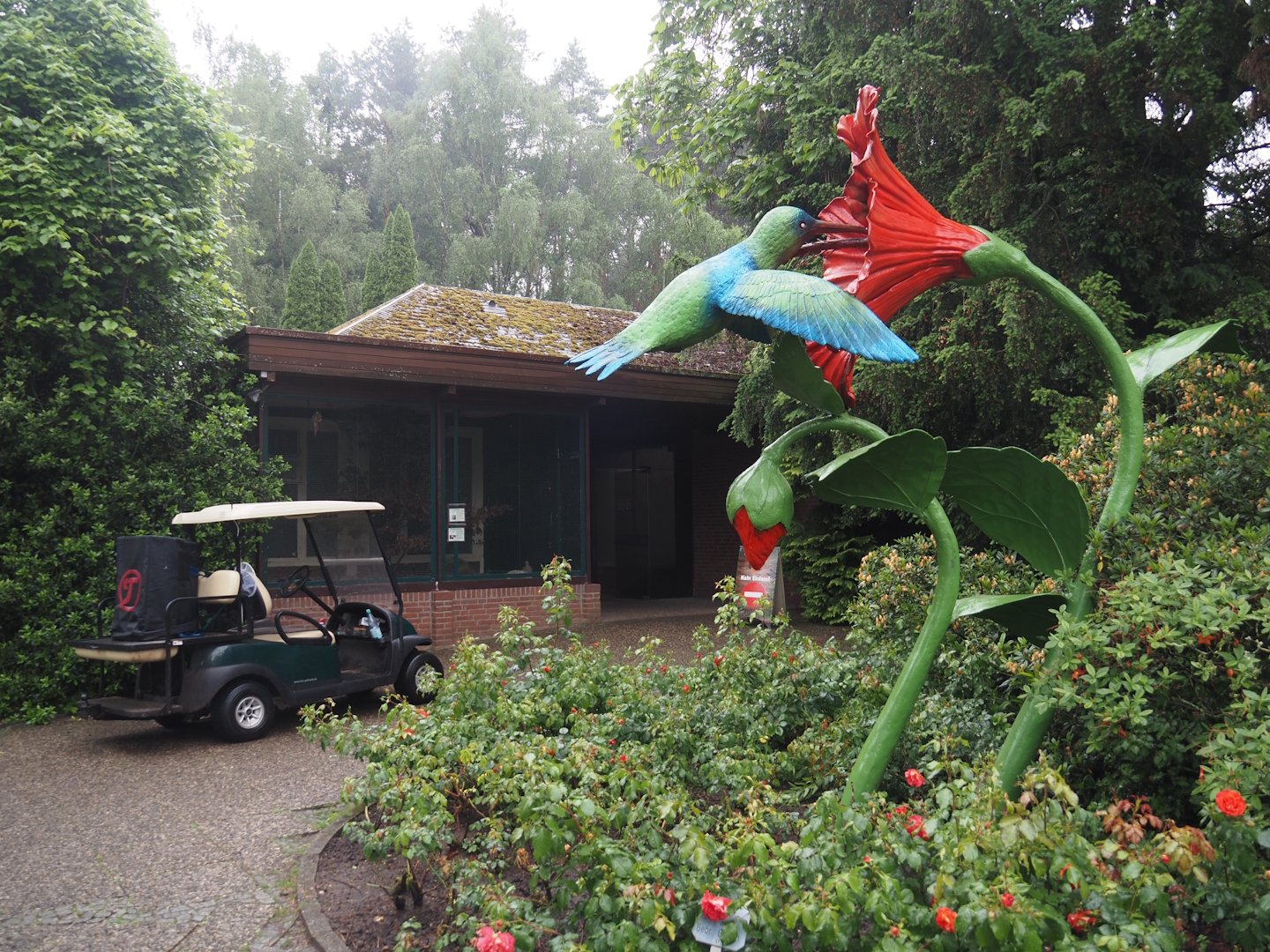 Flower and hummingbird statue, exit of Pukara and Austral parakeet and Elegant-crested tinamou aviary, 2024-05-22
