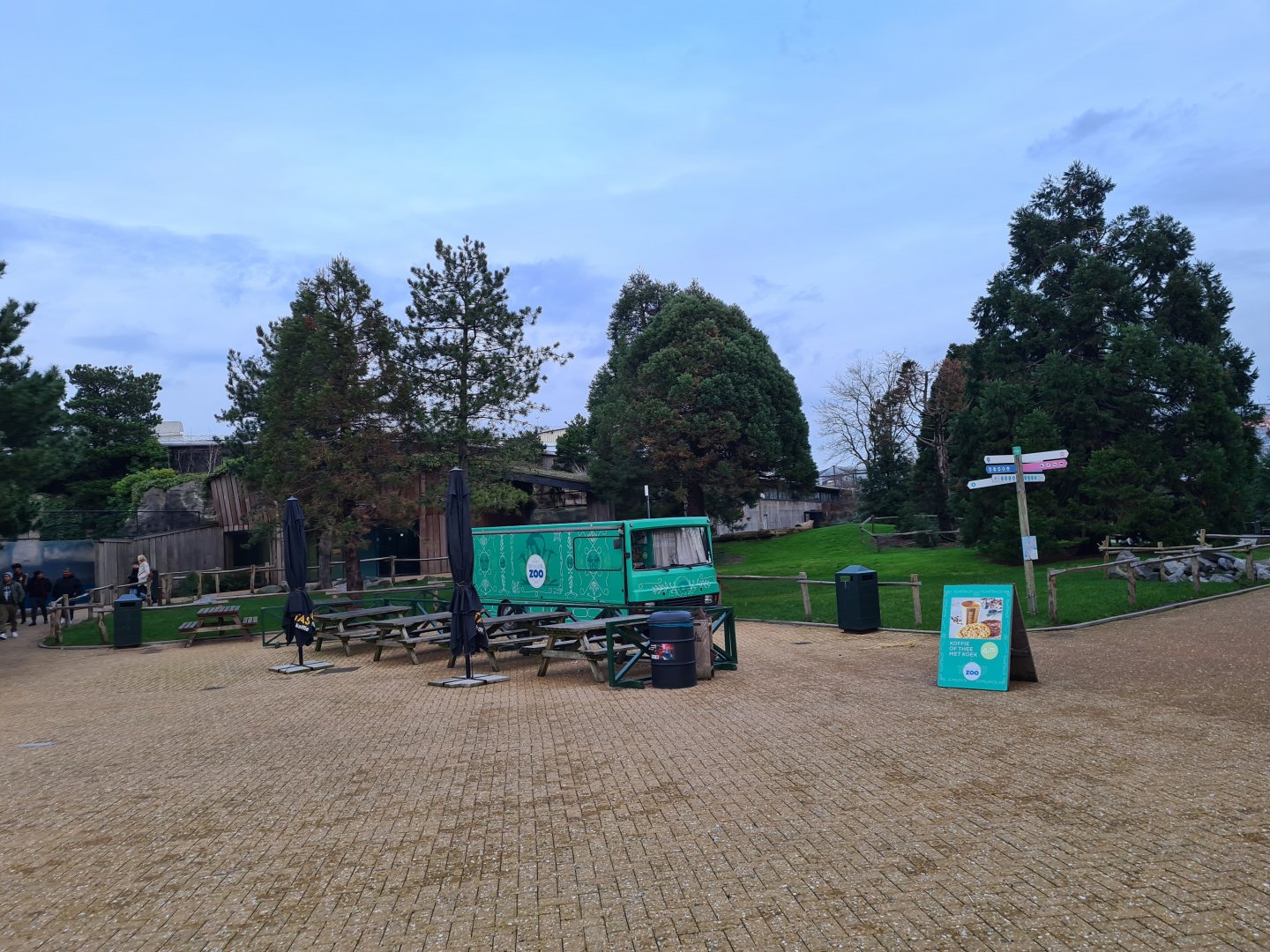 Food truck near Oceanium