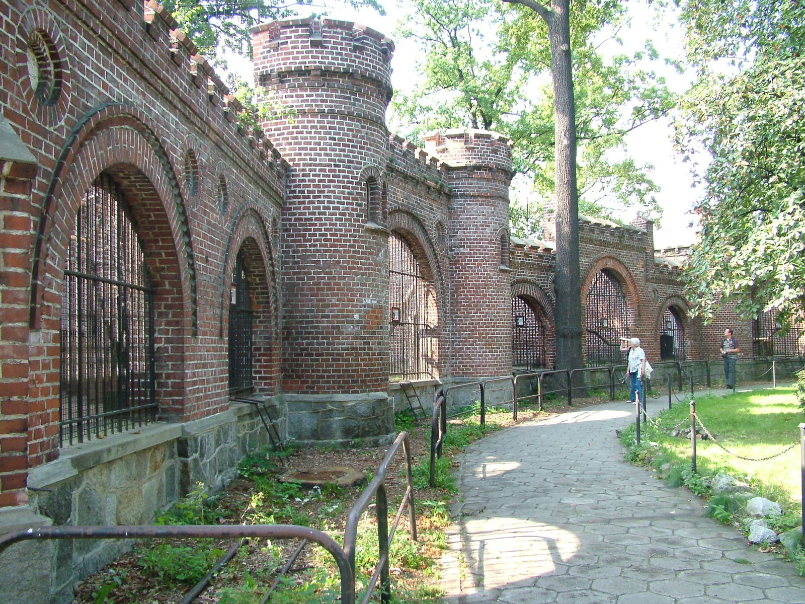Former Bear Castle at Wroclaw Zoo Sept 2008