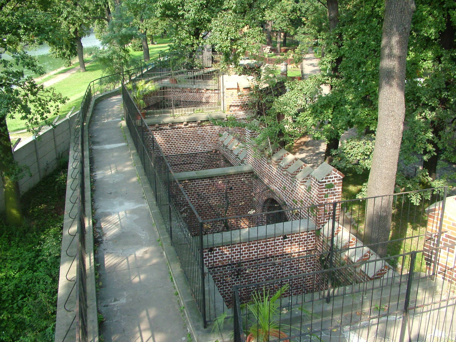 Former Bear Castle at Wroclaw Zoo Sept 2008
